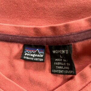 Patagonia T-Shirt Womens Size L Pink V-Neck Cropped Contrast Trim Cut Hem